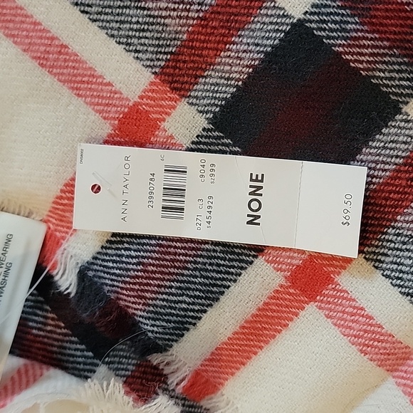 NWT Ann Taylor 60" x 62" Blanket Scarf - Picture 6 of 9